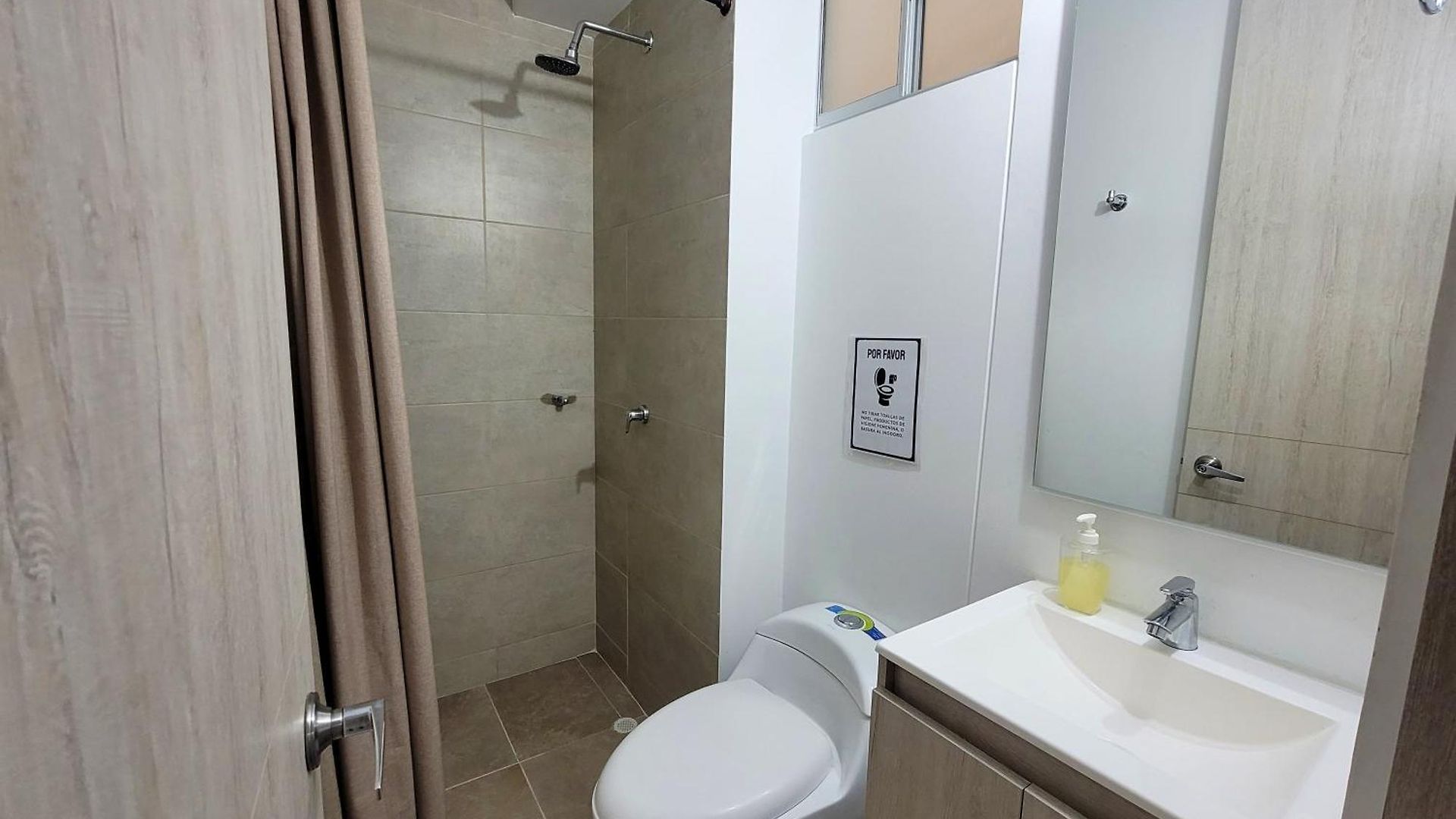 Comfortable Close To The 2 Apartment