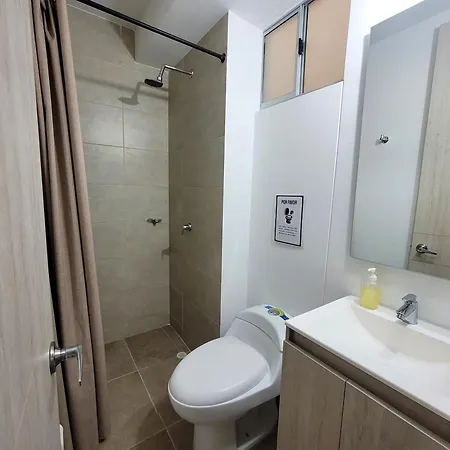 Comfortable Close To The 2 Apartment